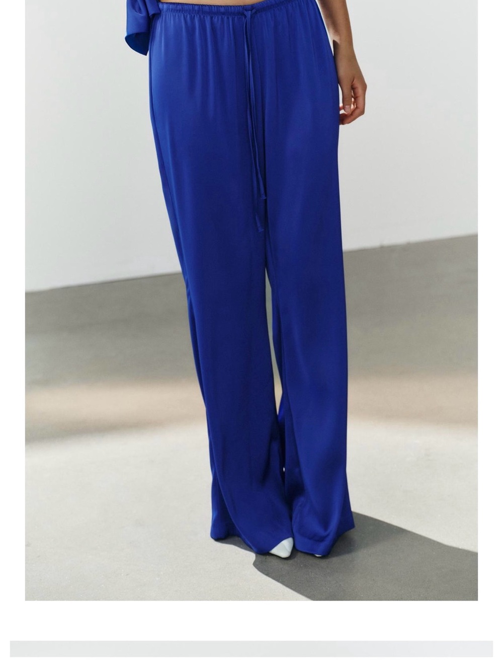 Zara Women's Electric Blue Satin pants and Halter Neck - Picture 4 of 6